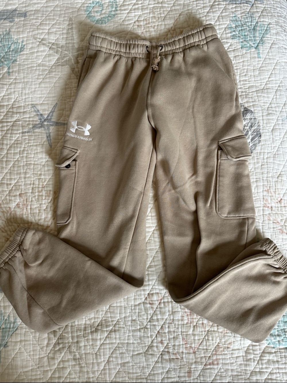 Boys Under Armour Kids Taupe Cargo Sweatpants - Elastic Waist size M